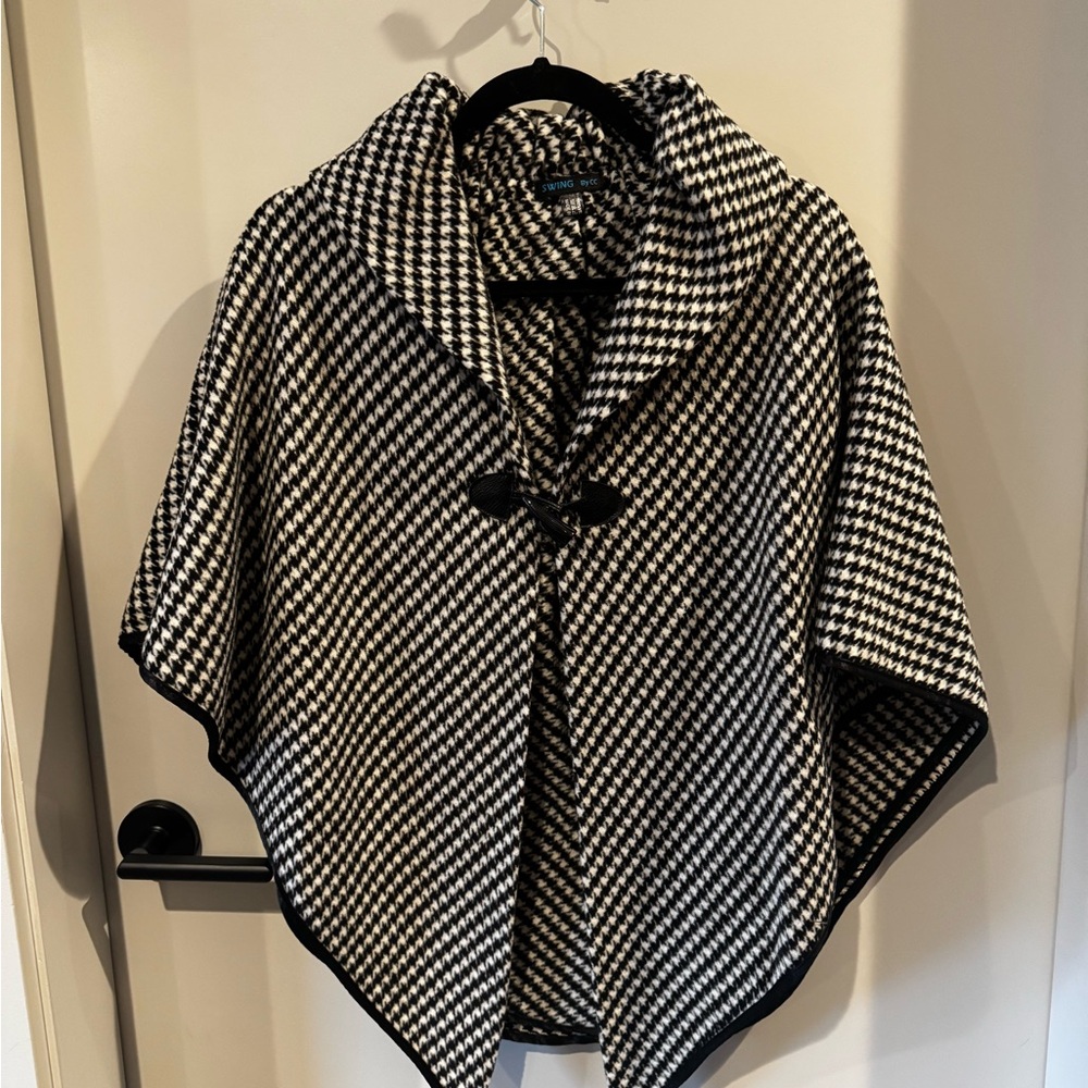 Stylish Black and White Houndstooth Women's Cape